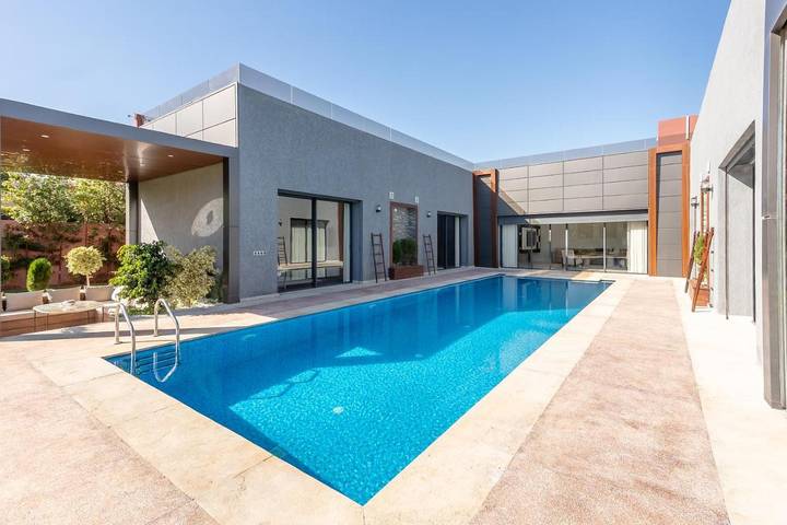 Location de vacances pour 8 personnes, avec piscine ainsi que jardin et vue, animaux acceptés à Ourika (roman)