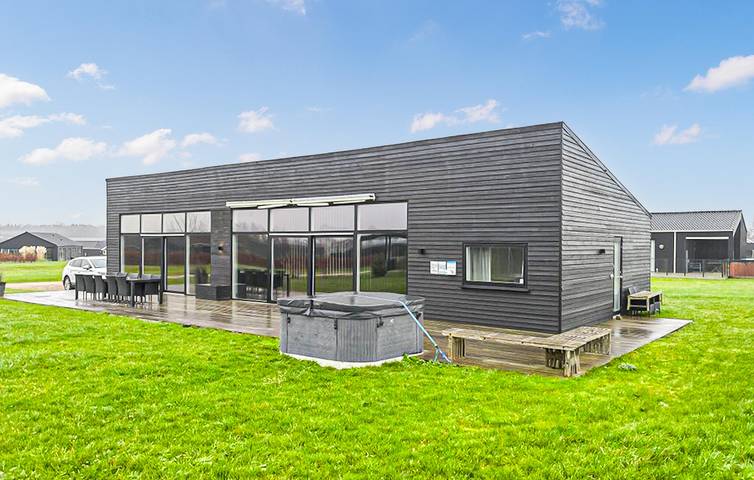 Ferienhaus für 10 Personen, mit Garten und Terrasse sowie Sauna - 1