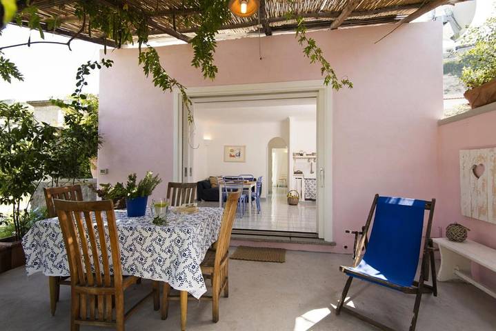 Ferienhaus für 3 Personen, mit Terrasse und Garten sowie Pool und Sauna in Panza
