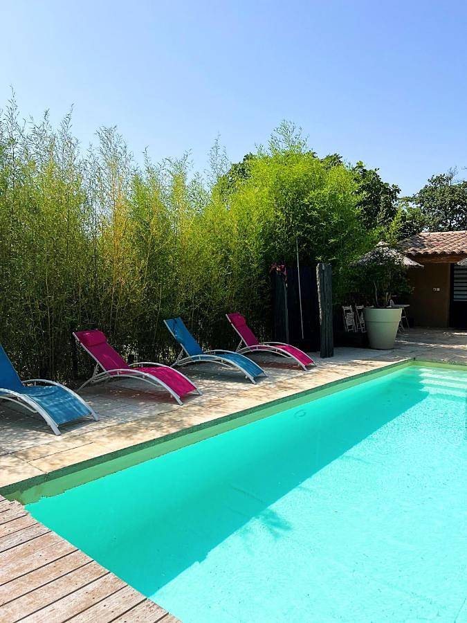 Gîte pour 4 personnes, avec vue et terrasse ainsi que piscine et jardin à Valréas - 4
