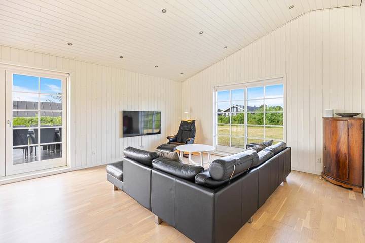 Modernes Ferienhaus mit Wellnessbereich und Spielgeräten in Ringkøbing, Holmsland Klit