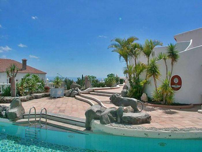 Luxurious villa in Chayofa with pool, terrace and furnished Bbq area in Chayofa, Arona