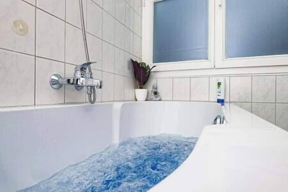 Apartamento entero, #111 - Lux-Flat Lennep Altstadt - Netflix & Prime rock wall in Remscheid, Condado del Monte