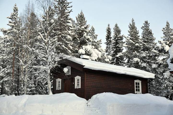 Uriges Ferienhaus in den Wäldern Lapplands am Fluss gelegen in Västerbotten