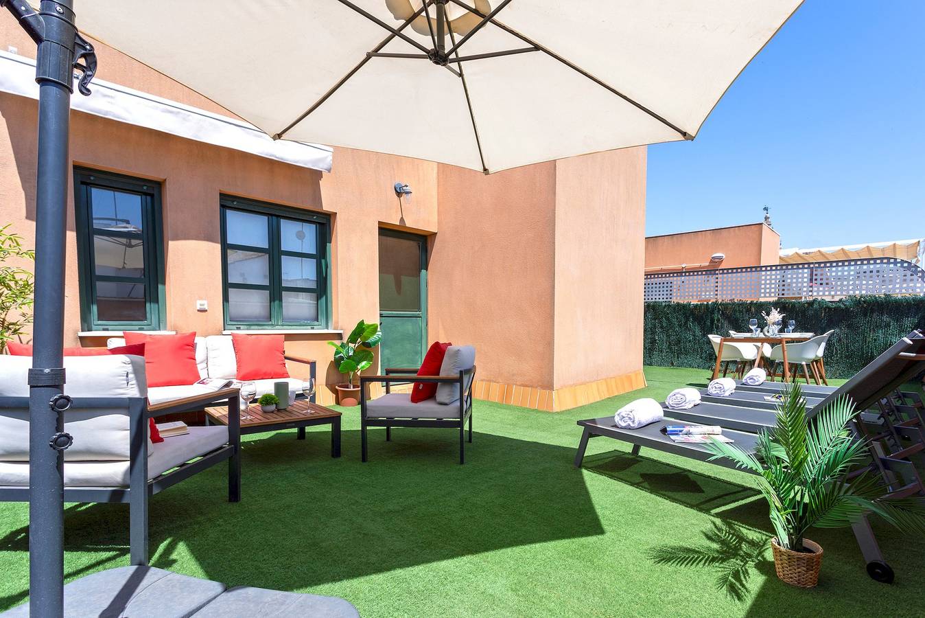 Geheel appartement, Vakantieappartement voor 6 personen met terras in Casco Antiguo, Sevilla