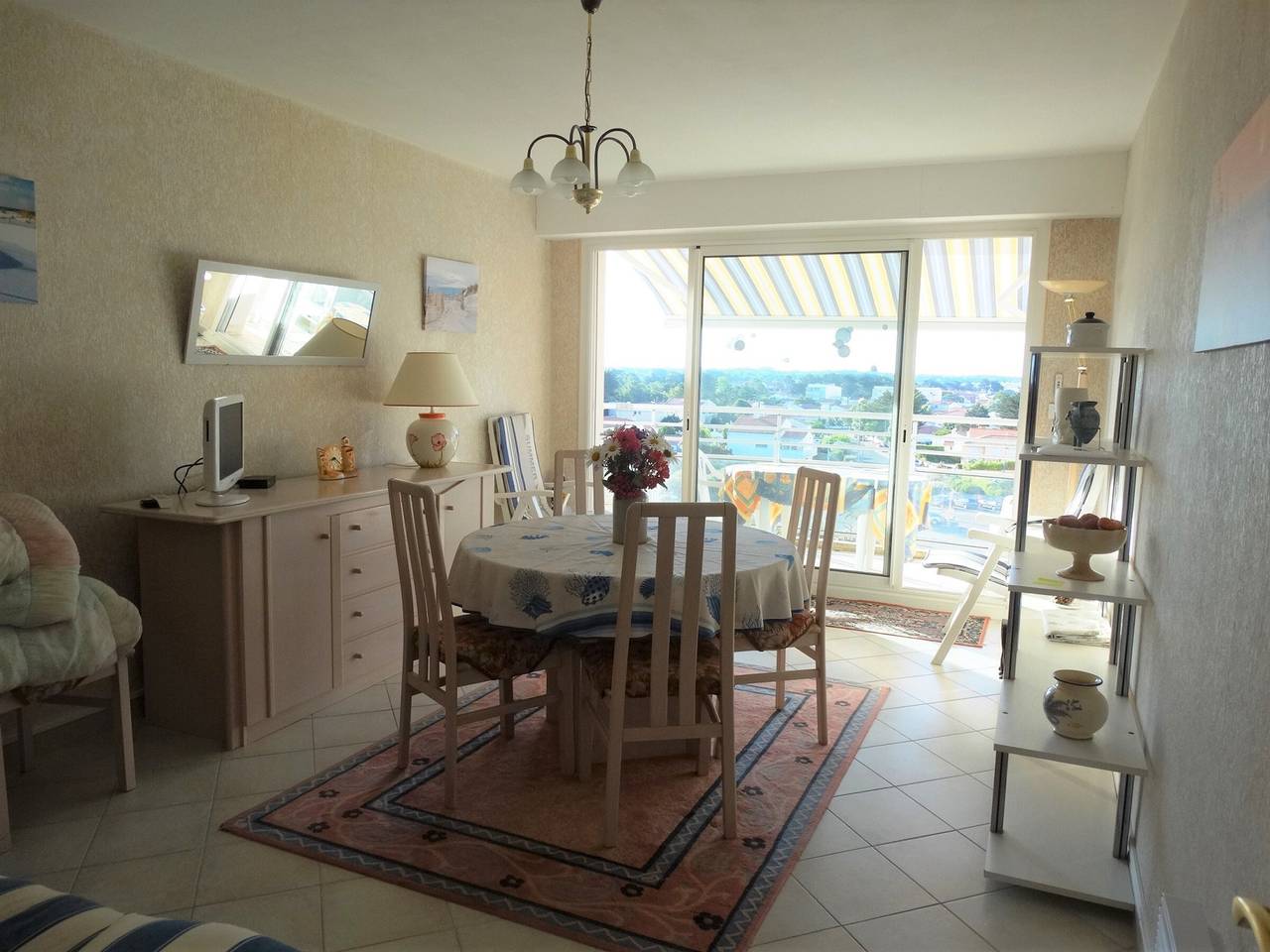 Entire apartment, Pleasant apartment for 6 people, balcony 50m from the sea in Saint-Jean-de-Monts, Vendée
