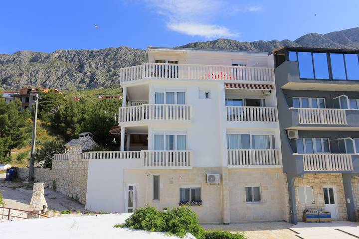 Ganze Wohnung, Studio Appartement mit Terrasse und Meerblick Lokva Rogoznica (Omis) As-13226-a in Lokva Rogoznica, Omis-Riviera