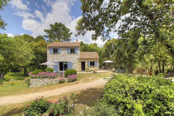 Location de vacances pour 6 personnes, avec jardin à Levie