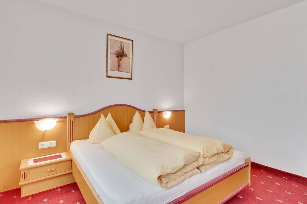 Entire apartment, Apartment in Hainzenberg near Ski Lift in Hainzenberg, Ziller valley alps