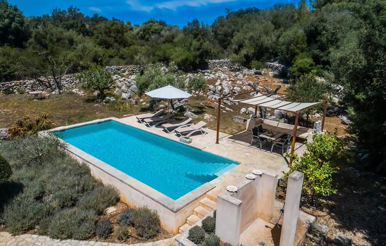Sonniger Terrassenrückzug mit Pool und Küche in Artà, Mallorca Osten