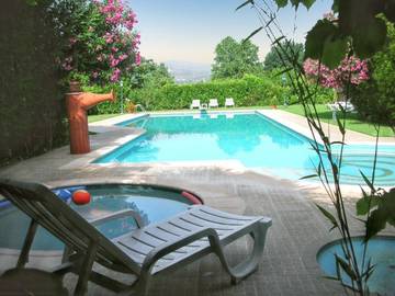 Location de vacances pour 5 personnes, avec jardin ainsi que terrasse et piscine dans Pedraça