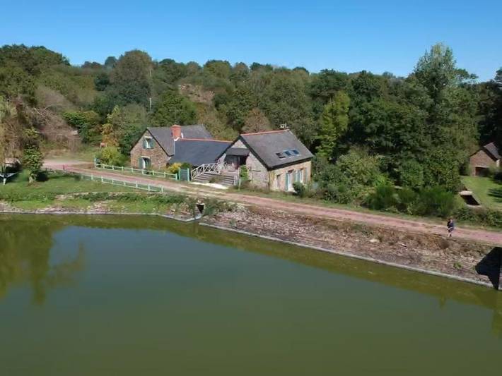 Gîte pour 10 personnes, avec Terrasse ainsi que Jardin et Vue à Baulon