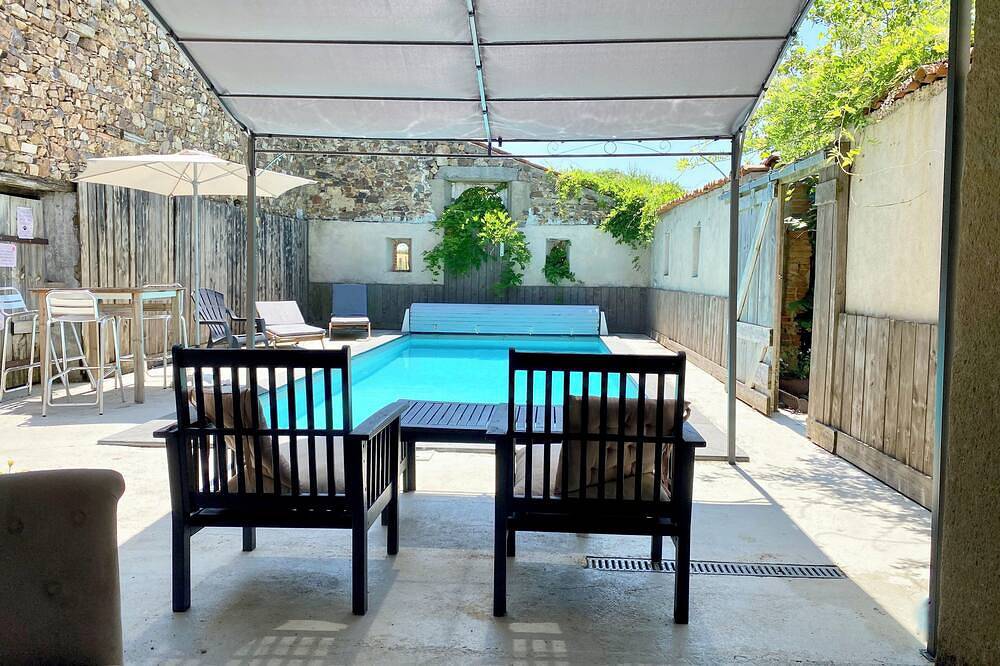 Appartement entier, Studio avec piscine privée pour vous le soir !  La Campagne à la ville 2 pers in Cholet, Région de Cholet