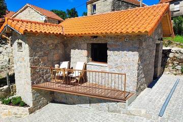 Gîte pour 2 personnes, avec jardin à Castro Laboreiro