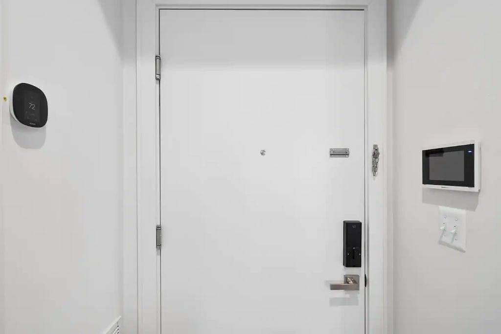 Ganze Wohnung, 1/2 Block from King Street, Elegant Old Town Oasis ~ King Bed♛ ~ Free Parking in Alexandria (VA), Alexandria City