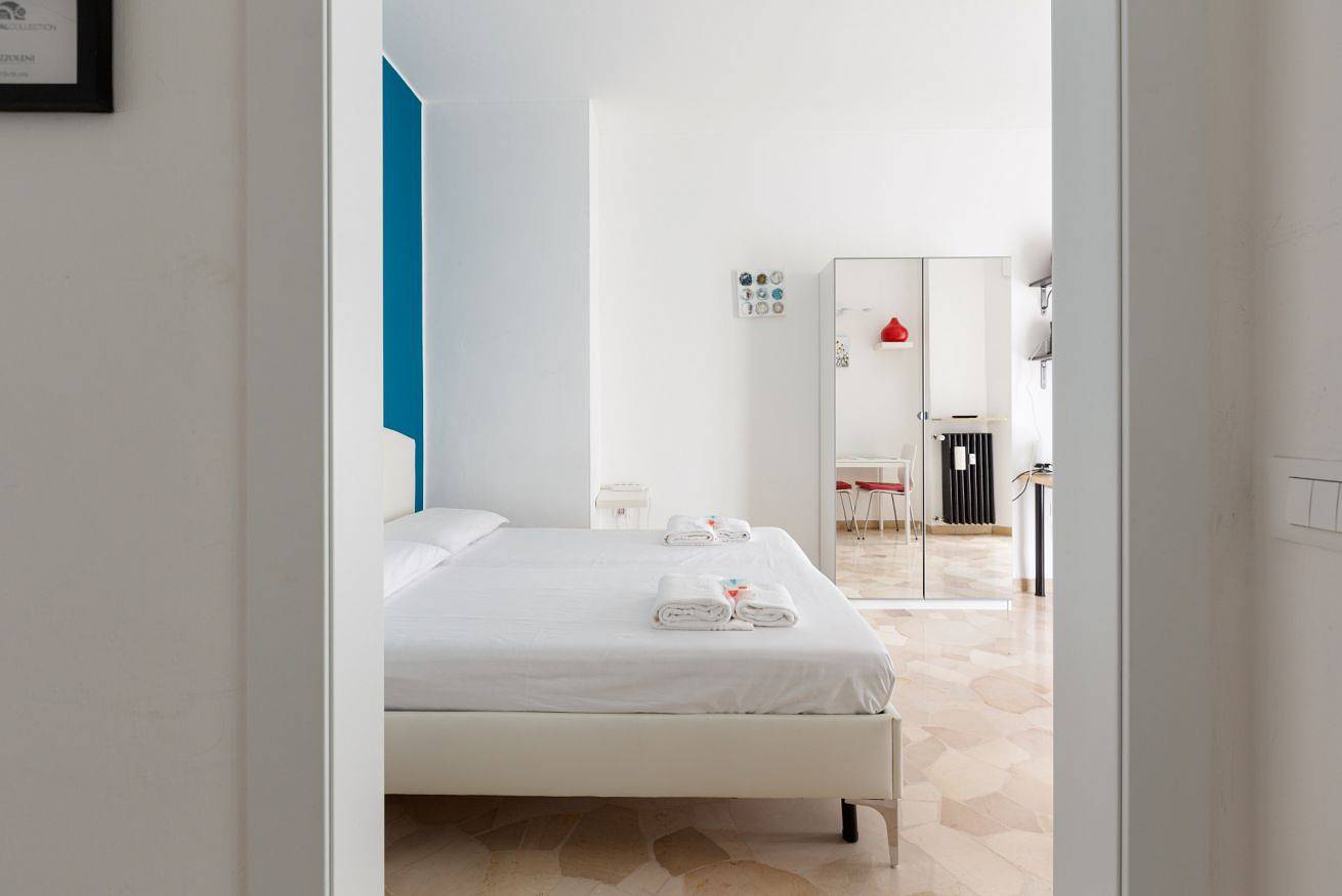 Appartamento intero, Guesthost - Lorenteggio-Frattini Balcony Apartment in Giambellino-Lorenteggio, Milano