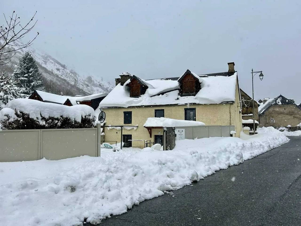 Spacious holiday home near Aragnouet with terrace and garden in Aragnouet, Pyrenees National Park