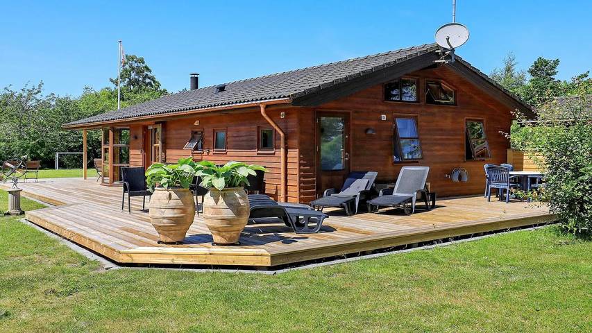 Ferienhaus für 9 Personen, mit Sauna und Whirlpool sowie Garten in Nørhede Vest