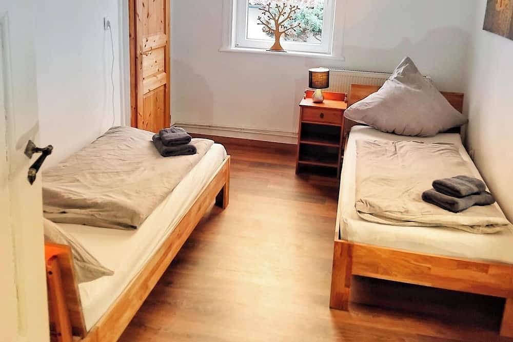 Ganze Wohnung, Gemütliche Wohnung mit Garten für bis 7 Gäste, Firma, Familie & Hund in Seenähe in Niedersachsen