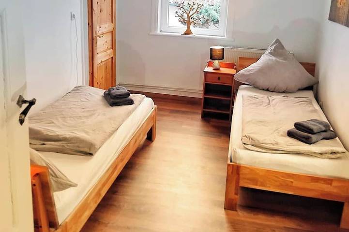 Ganze Wohnung, Gemütliche Wohnung mit Garten für bis 7 Gäste, Firma, Familie & Hund in Seenähe in Niedersachsen