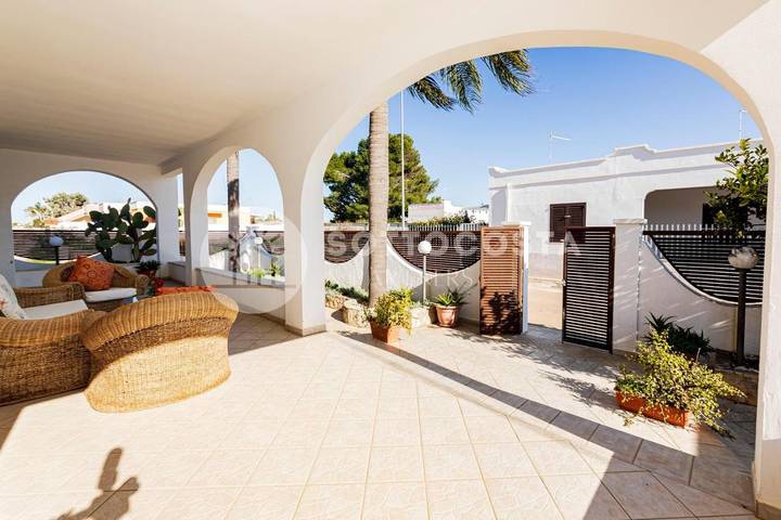 B&b per 4 persone, con terrazza e panorama nonché giardino, con animali domestici a Torre Lapillo