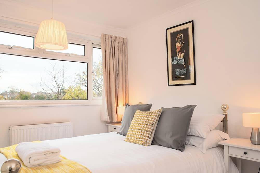 3 bedroom accommodation in Stapleton in Bristol, South West England