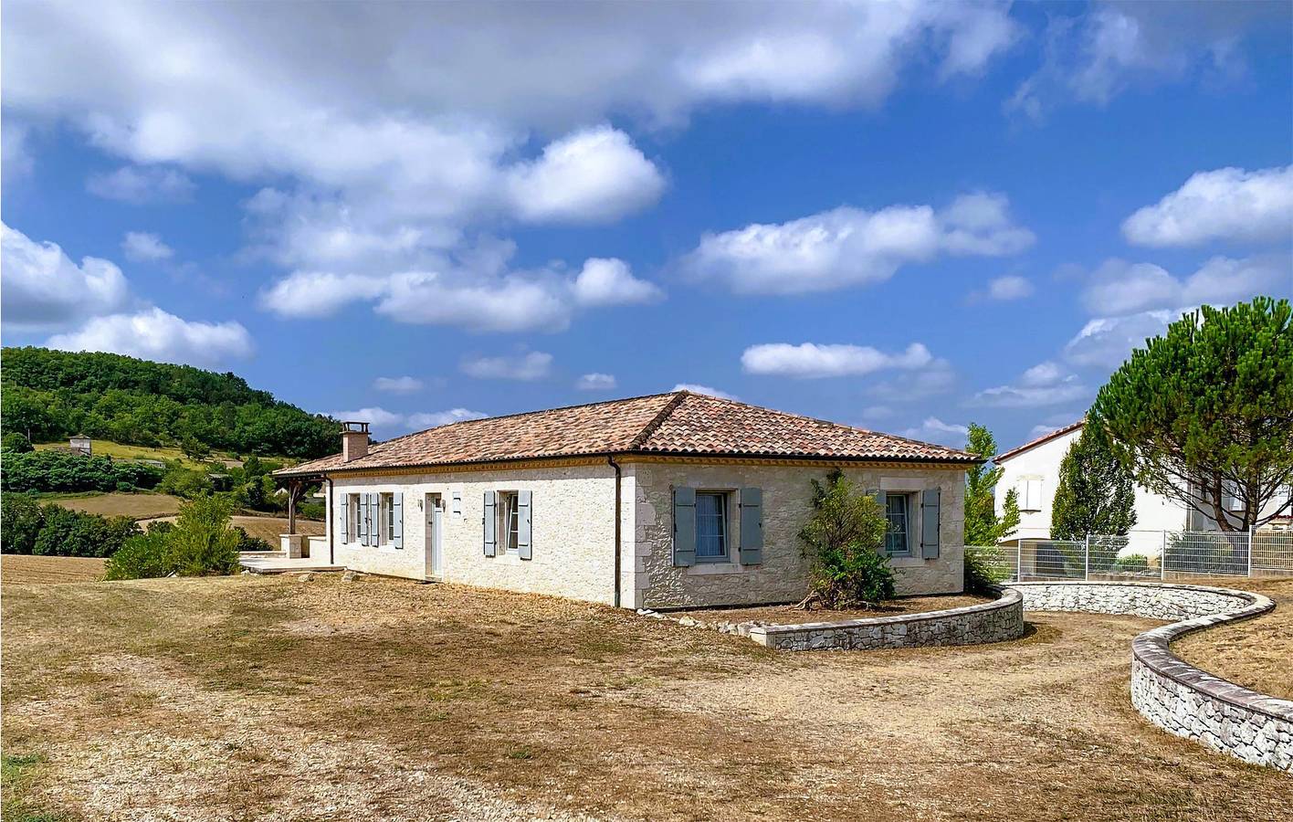 Appartement confortable de 185 m² avec piscine, parking et Internet - Anthé 1,5 km in Anthé, Région de Villeneuve-sur-Lot