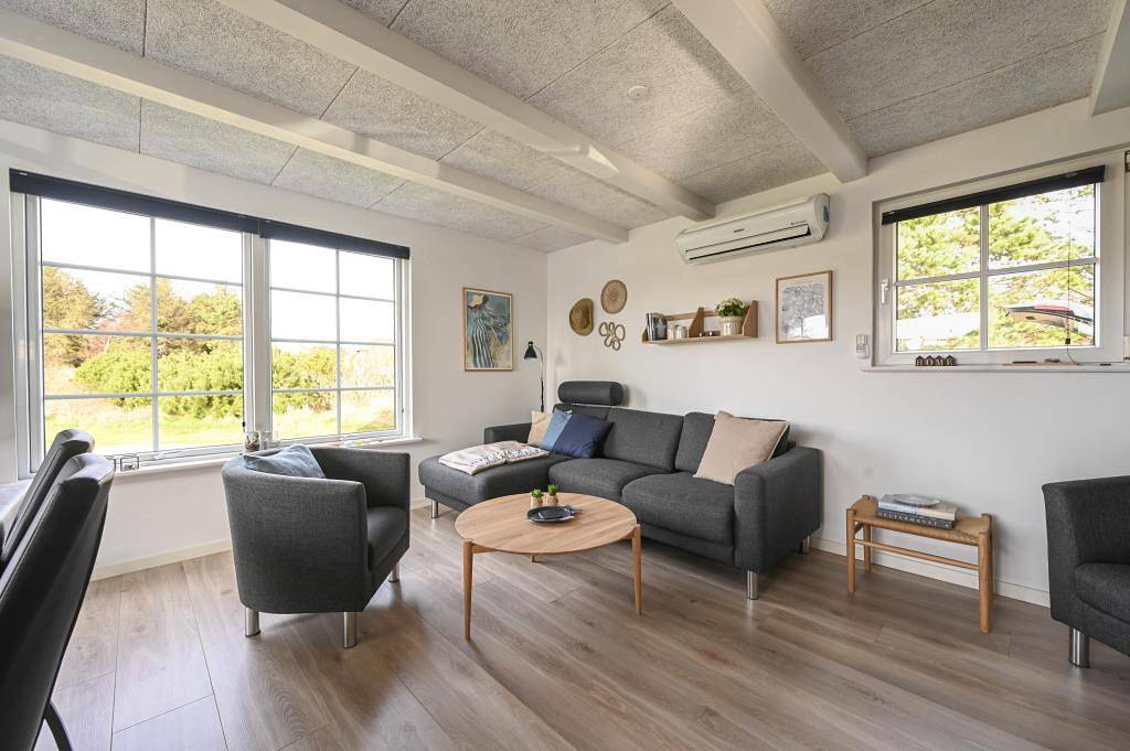 Chic und modern eingerichtetes Ferienhaus nahe dem Nordseestrand in Tim, Ulfborg
