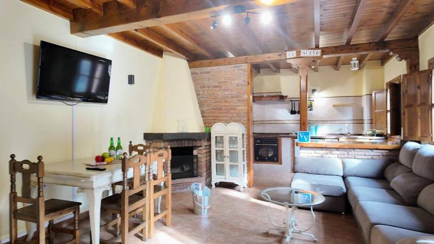Casa rural para 5 personas, con balcón y jacuzzi en Comarca de Oriente - 2