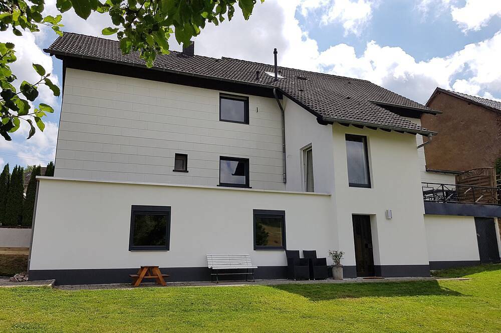 Große,und Luxe Renovierte Wohnung mit Sauna/garten, Garage und Kinderspielplatz in Gerolstein, Vulkaan-Eifel