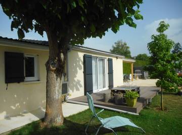 Gîte pour 3 personnes, avec terrasse ainsi que jardin et piscine en Charente