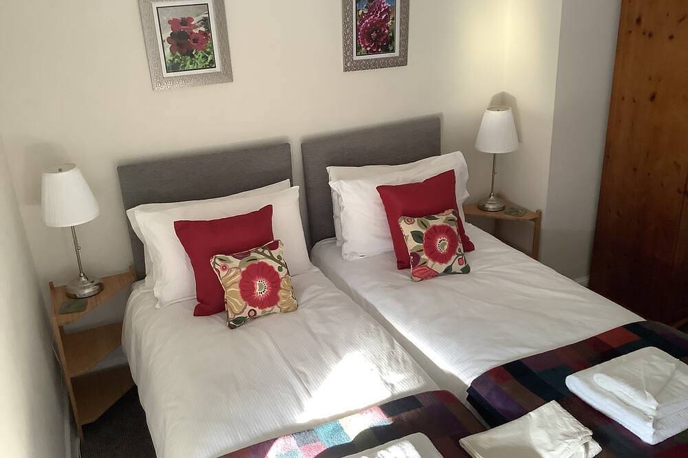 Entire apartment, The Garden Flat - within easy walking distance of centre of Crieff in Crieff, Perthshire