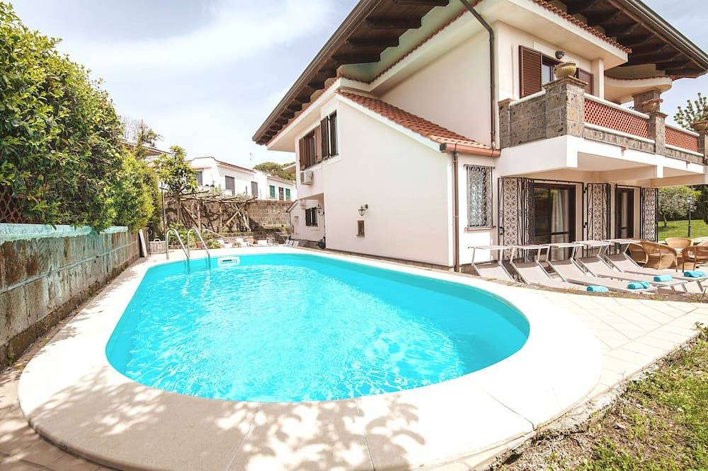 Villa avec piscine et jardin à couper le souffle,  près de Sorrente in Sant'Agata sui Due Golfi, Massa Lubrense