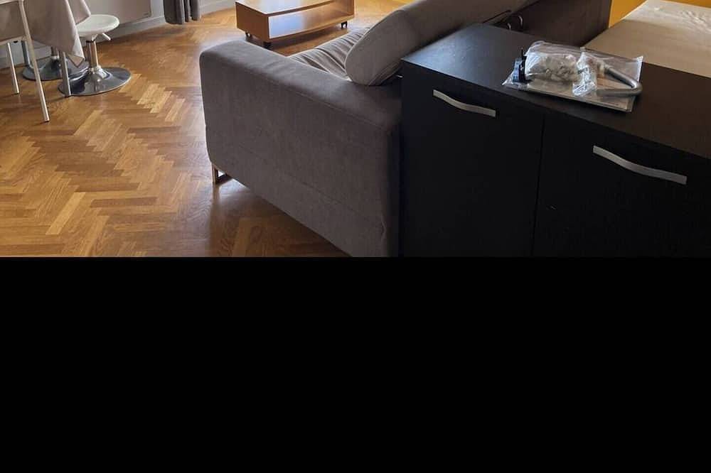 Entire apartment, Lovely studio overlooking Paris Eiffel Tower in Meudon, Hauts-de-Seine
