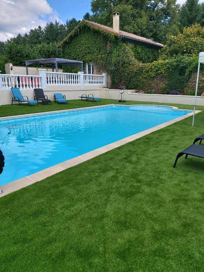 Location de vacances pour 4 personnes, avec jardin ainsi que piscine et vue, adapté aux familles à Chéronnac - 2