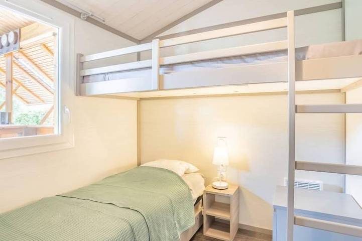 Location de vacances pour 6 personnes, avec terrasse ainsi que piscine et jardin à Saubion - 3