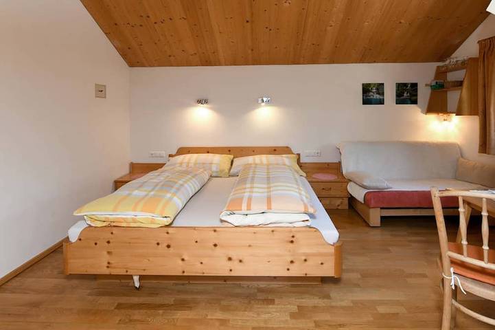 Vacation rental for 3 people, with yard, with pets in Au