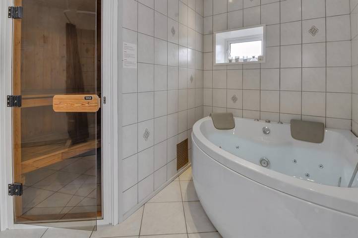 Ferienhaus mit Meerblick für 8 Personen, mit Whirlpool und Terrasse sowie Sauna, mit Haustier an der Westküste Dänemarks - 4