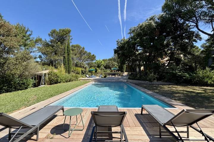 Ferienhaus für 10 Personen, mit Terrasse und Garten sowie Pool