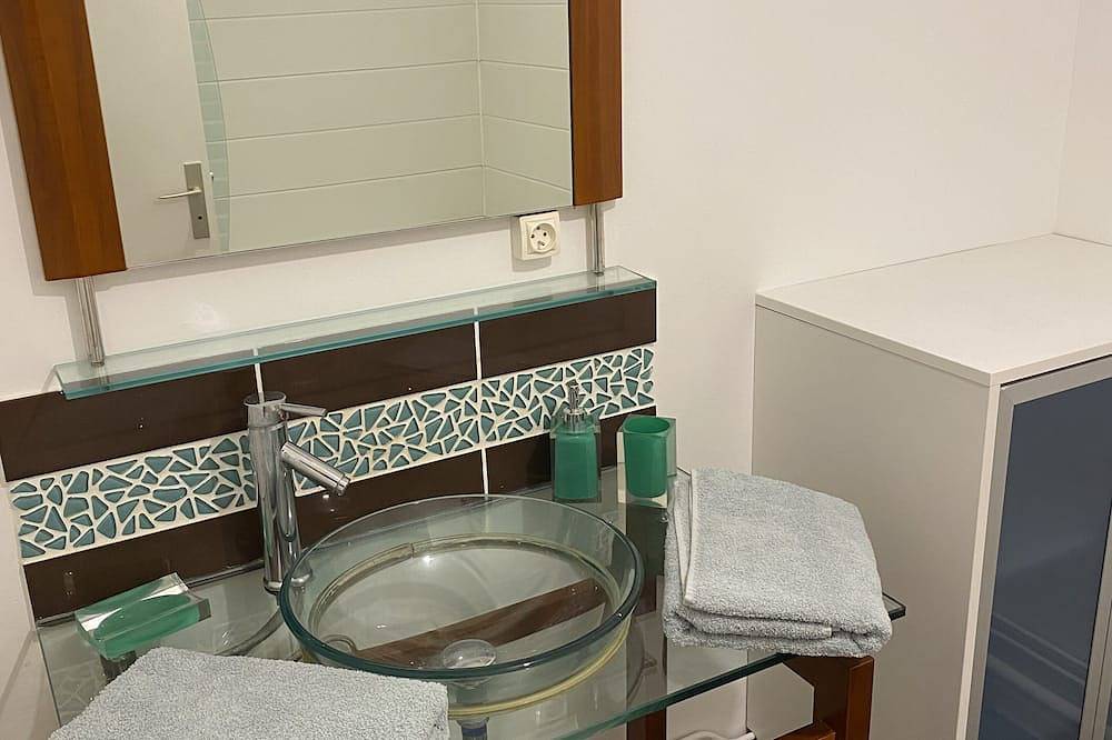 Appartement entier, Appartement Lumineux 300m Plage avec Boîte à Livre in Plage de Malo-les-Bains, Dunkerque