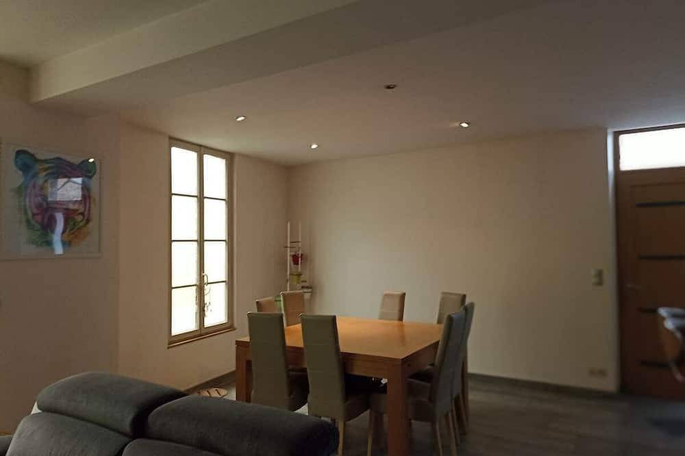 Ganze Wohnung, Apartment-Blick auf den Hof-Eigenes Badezimmer in Maligny, Auxerre und Umgebung