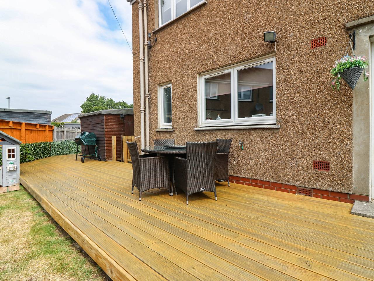 6 Niddrie Marischal Road in Edinburgh, Lothian