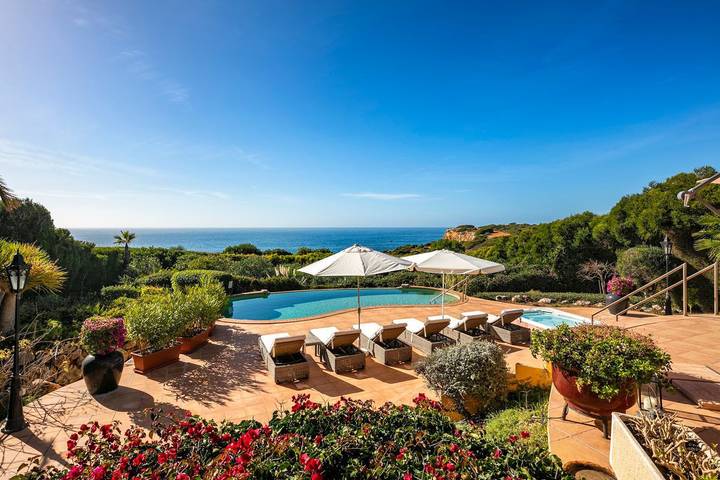 Glamping para 8 pessoas, com terraço e jacuzzi e ainda jardim no Algarve