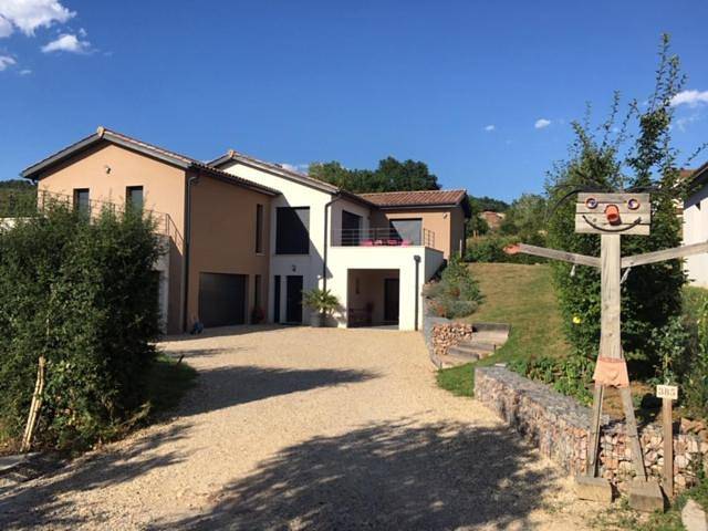 Gîte pour 4 personnes, avec jardin et vue, adapté aux familles à Leynes - 3