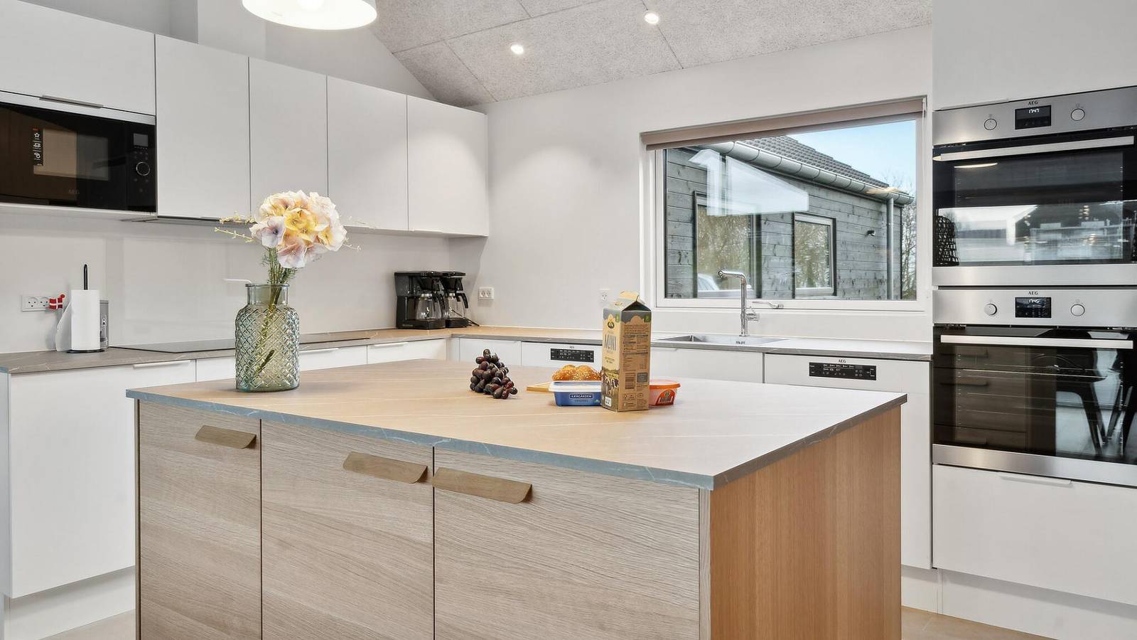 772 – Exklusives Poolferienhaus in Ivenack für 18 Personen in Ivenack, Mecklenburgische Seenplatte