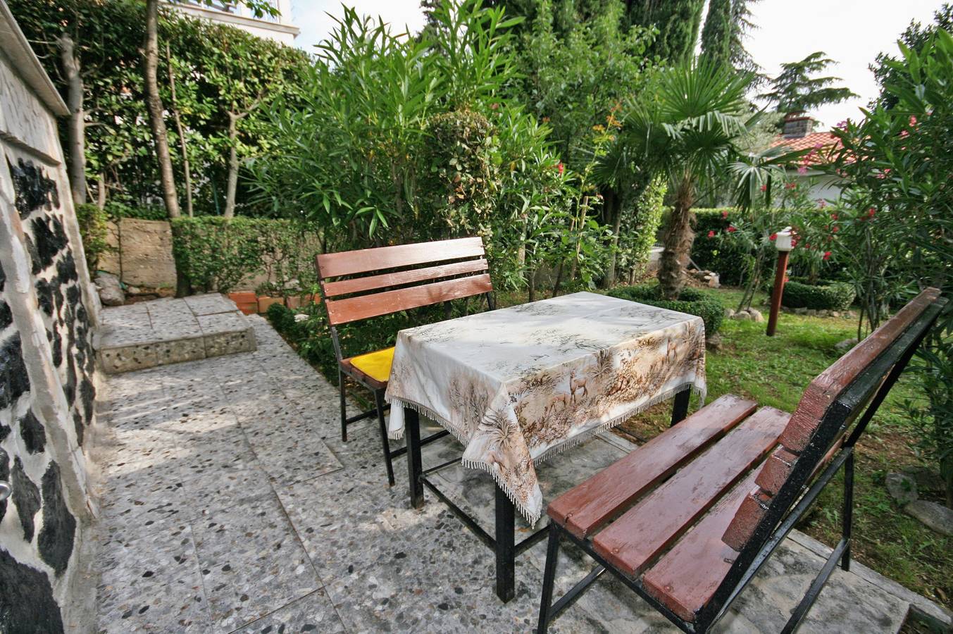 Ganze Wohnung, 1-Zimmer-Ferienwohnung mit Terrasse Selce (Crikvenica) A-5531-b in Selce, Primorje-Gorski Kotar