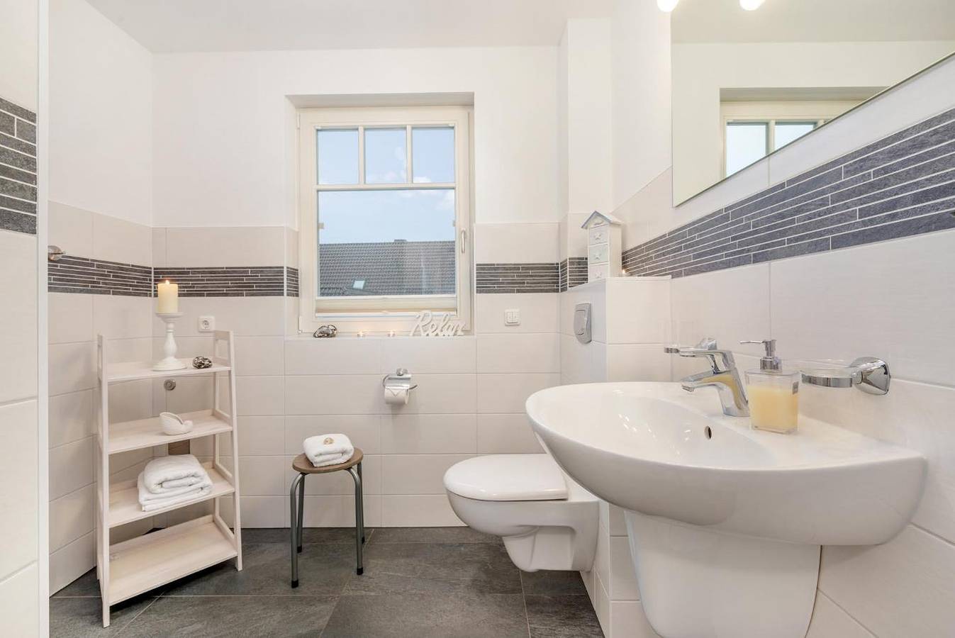 Ganze Wohnung, Helle, moderne Ferienwohnung mit gehobener Ausstattung und Blick auf den Bodden in Zingst, Fischland - Darß - Zingst