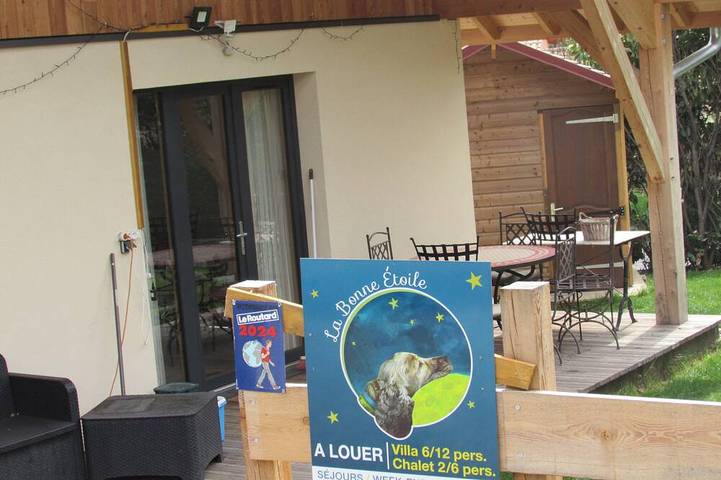Chalet pour 6 personnes, avec jardin ainsi que terrasse et jacuzzi
