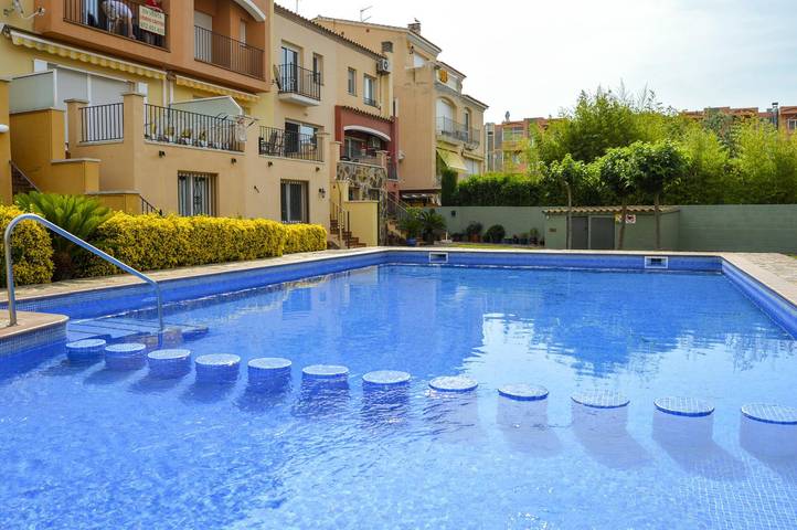 Chalet für 6 Personen, mit Balkon und Terrasse sowie Pool und Ausblick in Empuriabrava