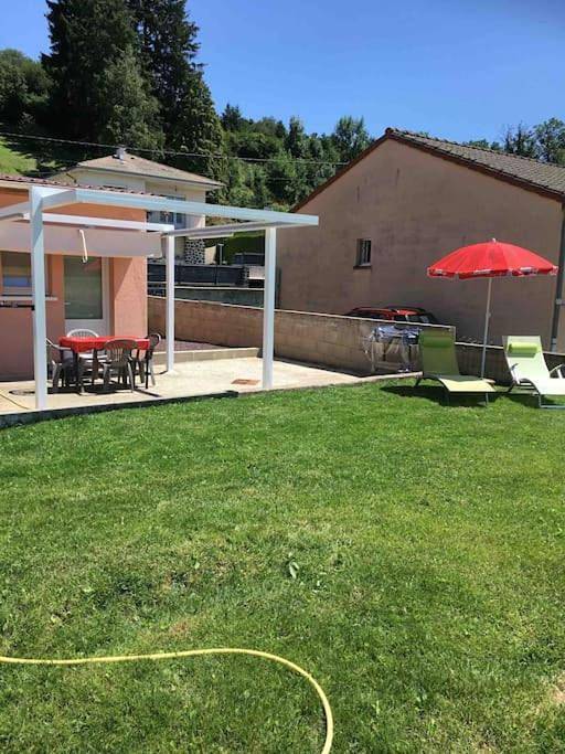 Gîte pour 2 personnes, avec Terrasse et Jardin à Pontgibaud